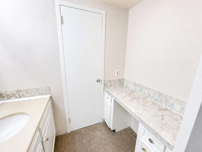 Building Photo - 7520 Hornwood Dr