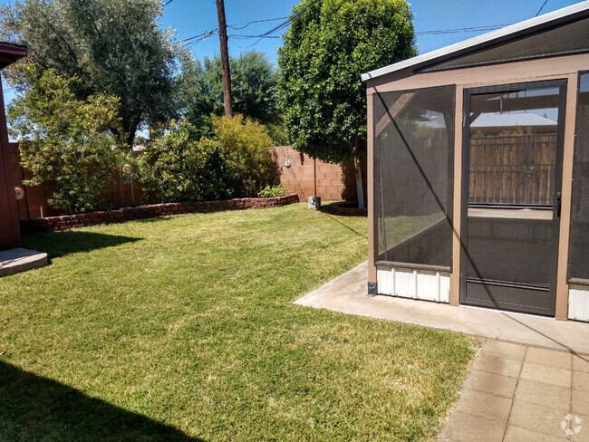 Gazebo & Garden - 1806 S Roberts Rd