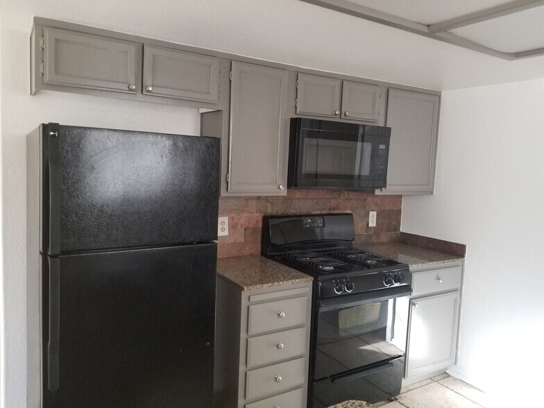 Building Photo - 6109 Crockery St