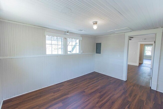 Building Photo - 2674 Napier Ave