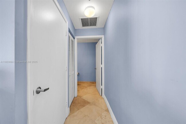 Building Photo - 601 NE 36th St