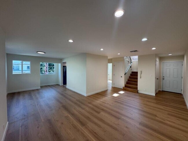 Building Photo - 3.0 bedroom in Glendale California 91203