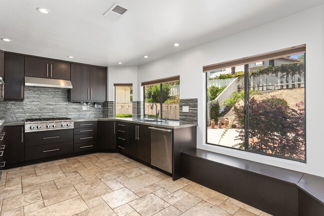 Kitchen with fresh paint - 4026 Caminito Cassis