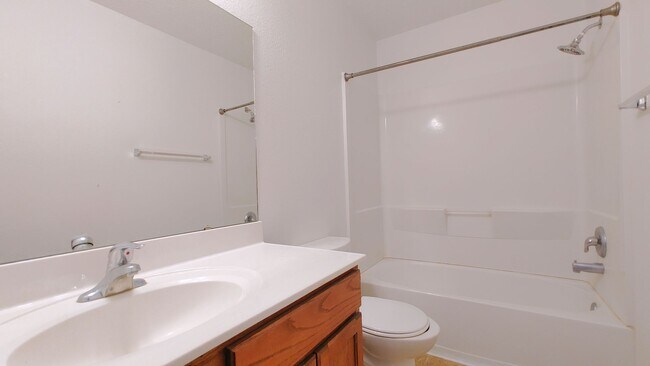 Building Photo - 2105 Margarita Dr SE