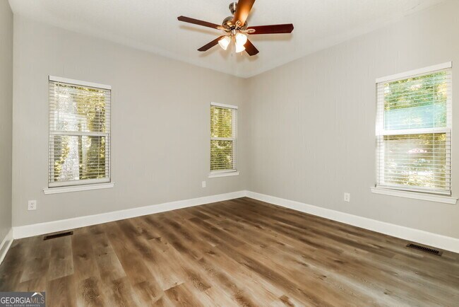 Building Photo - 4048 Golfview Ct