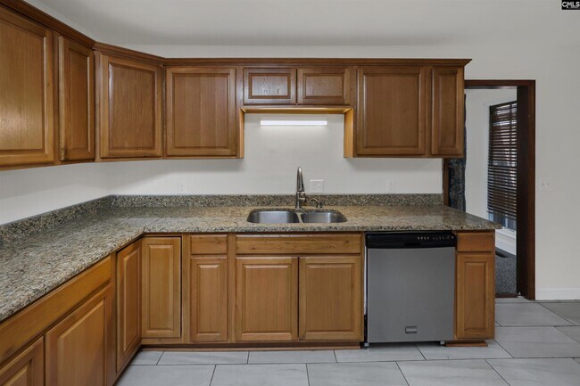 Building Photo - 1405 Parkdale Dr