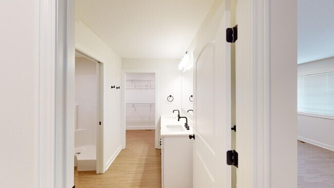 Building Photo - 908 Willow Pl