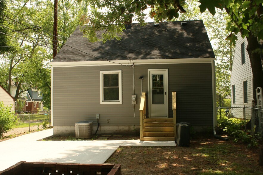 Building Photo - 23030 Beech St