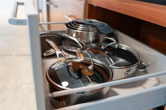 Building Photo - 1331 Brickell Bay Dr