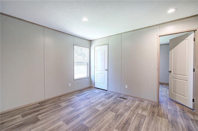 Building Photo - 81 Popham Rd