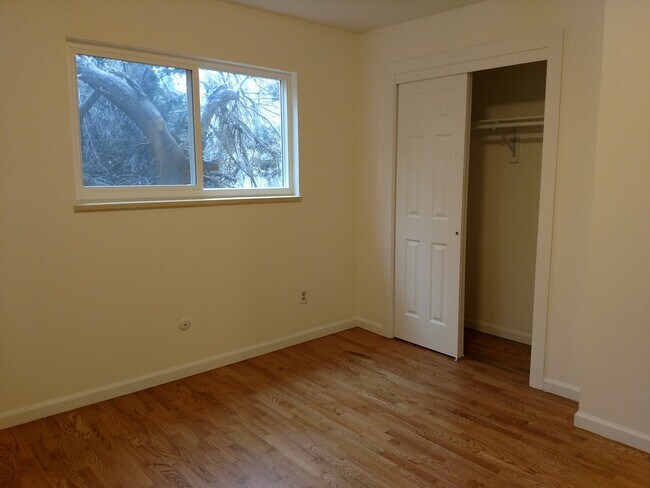 Building Photo - Charming 1 Level House 3 Bed, 2 Bath with ...