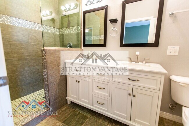 Building Photo - 2249 E Sells Dr