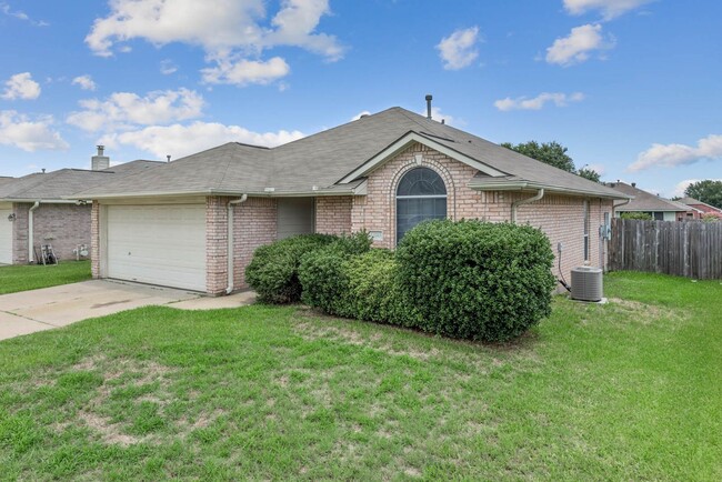 Building Photo - Gorgeous 3 Bed, 2 Bath in Edelweiss Estates!