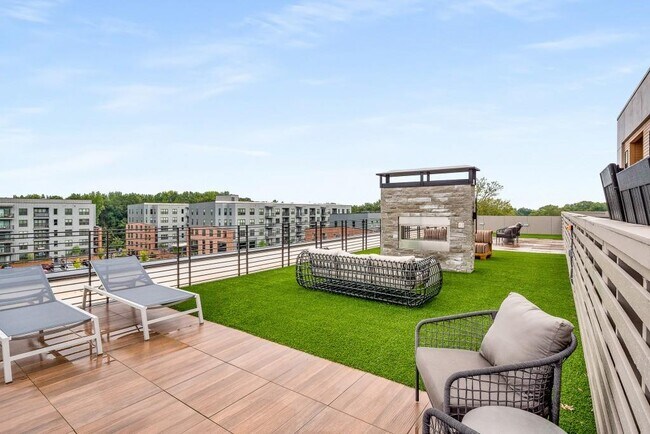 Building Photo - 112 Rogers St NE