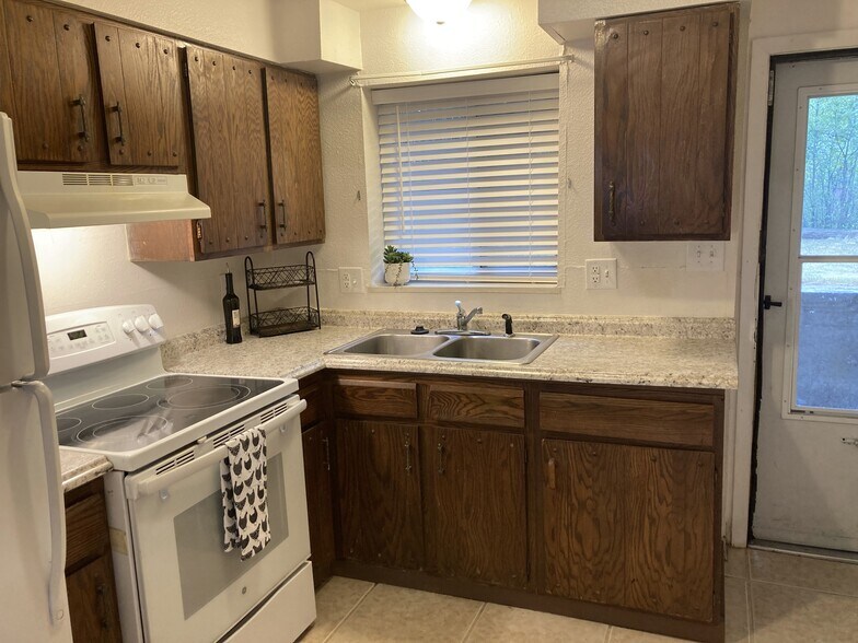 Building Photo - 4715 Scenic Cir