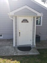 Building Photo - 274 Robin St