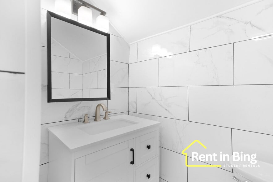 Building Photo - 38 Seminary Ave