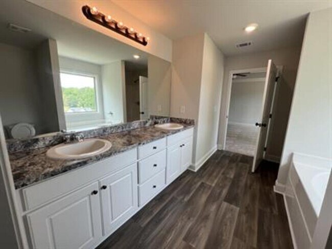 Building Photo - 1389 River Mist Cir