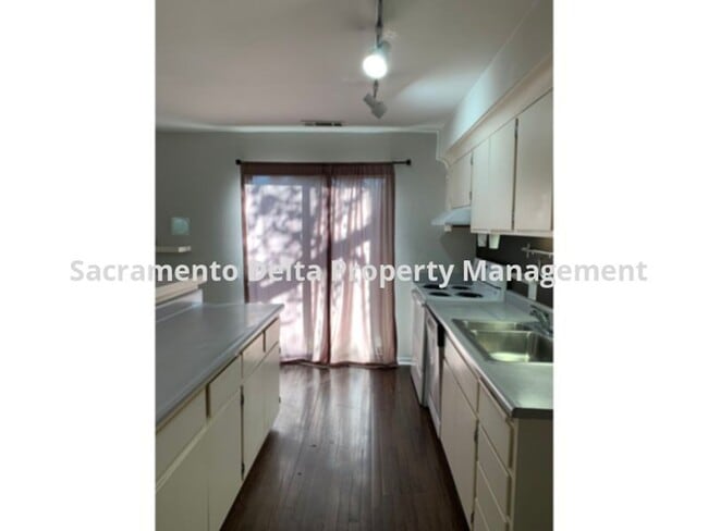 Building Photo - Adorable 3 bedroom, 2 bathroom home in Carmichael