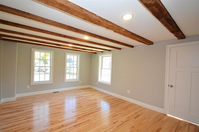 Building Photo - 53 1st NH Turnpike