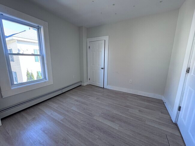 Building Photo - 116-118-118 Lawrence St