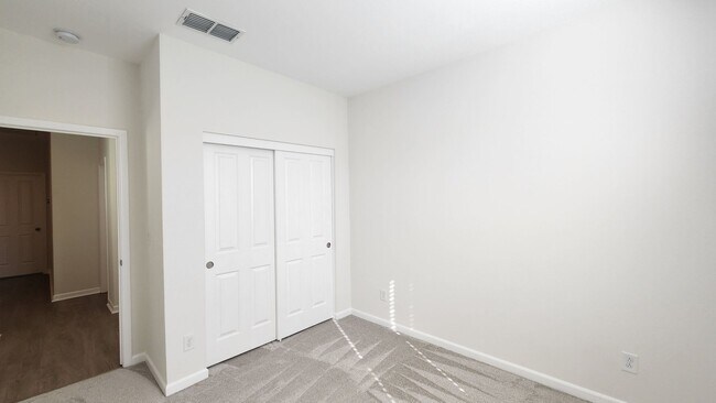 Building Photo - 840 Bronze Ln