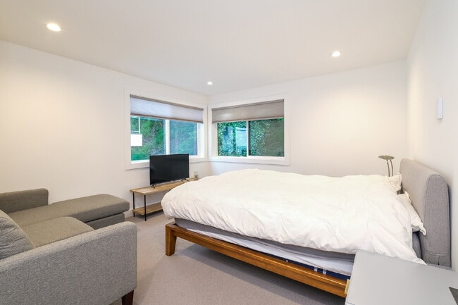 Building Photo - LUXURY WATER-VIEW CONDO FOR RENT- FULLY RENOVATED- WEST SEATTLE/ALKI