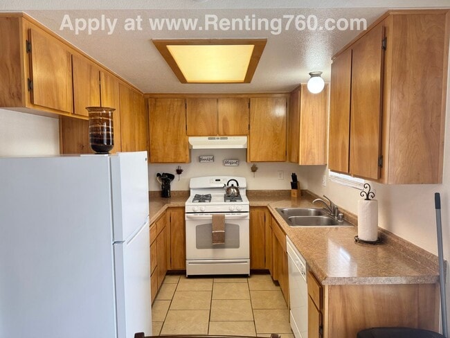 Building Photo - Beautifully Furnished Move-In Ready Home!