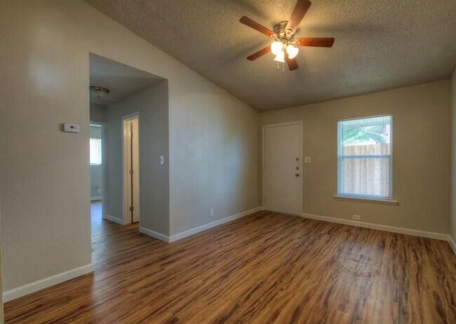 Building Photo - 1124 Gardner Rd