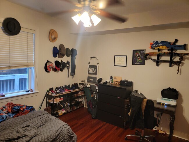 Building Photo - 7627 N Greenview Ave