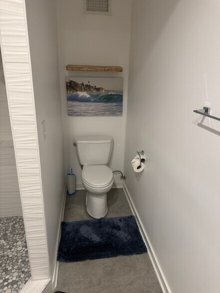 Building Photo - 342 S Mount Vernon Ave