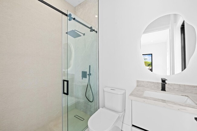 Building Photo - 2324 SW 26th St