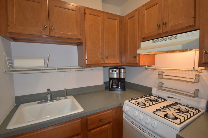 Kitchen - 5 Roosevelt Pl