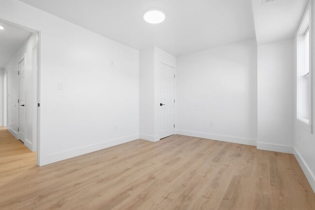 Building Photo - New Renovation - Sharpsburg