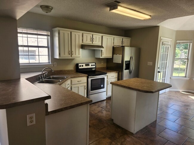 Building Photo - 6667 Einat Cove