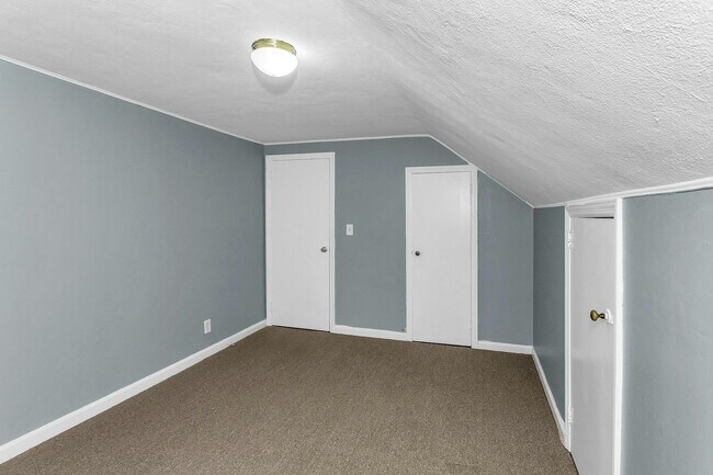 Building Photo - 95 E Shore Dr