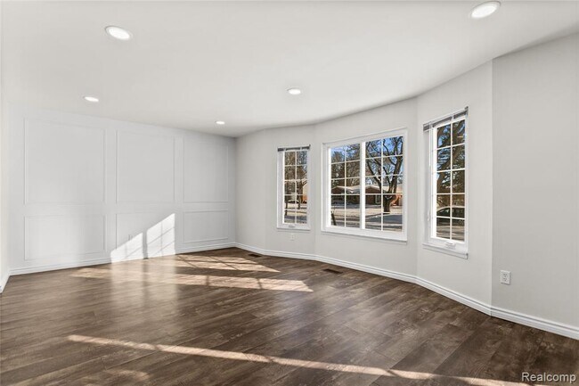 Building Photo - 3715 Ledge Dr