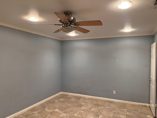 Building Photo - Canyon Crest 3bd/2.5ba Townhouse