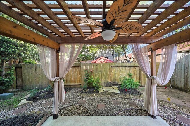 Building Photo - 2351 Summit Way Ct