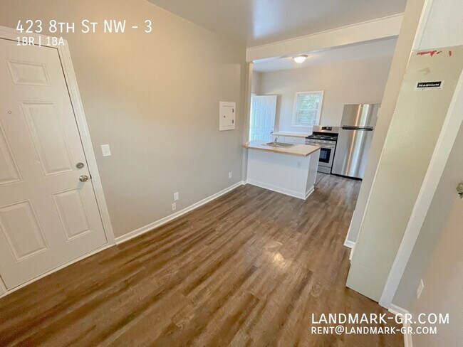 Building Photo - 423 8th St NW