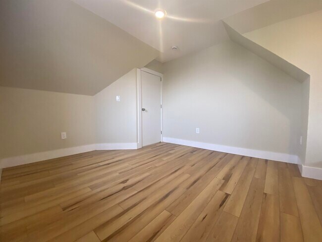 Building Photo - 275 Avenue B