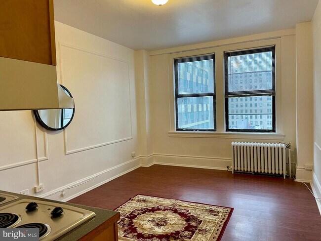 Building Photo - 1324 Locust St