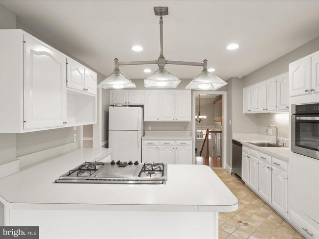 Building Photo - 1919 Kenbar Ct