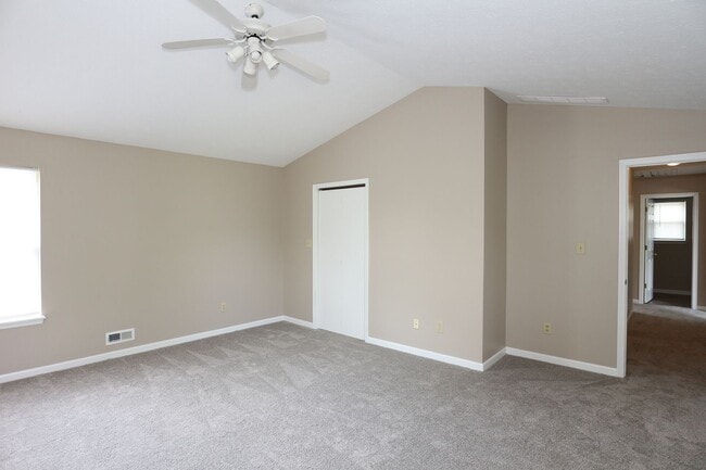 Building Photo - Large 5 Bedroom Westfield Home!