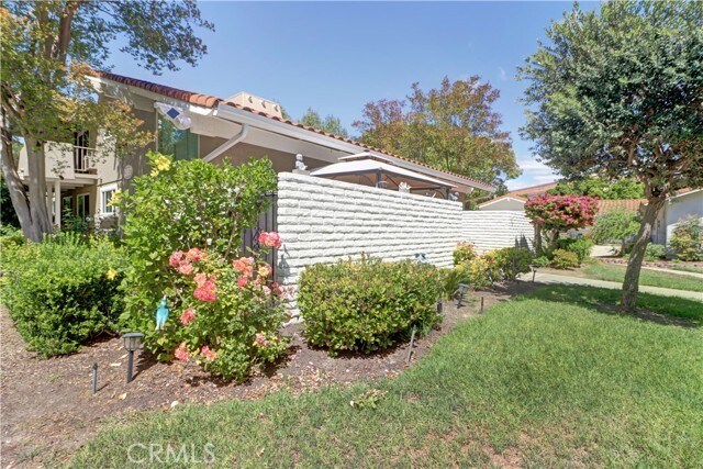 Building Photo - 2057 Via Mariposa E