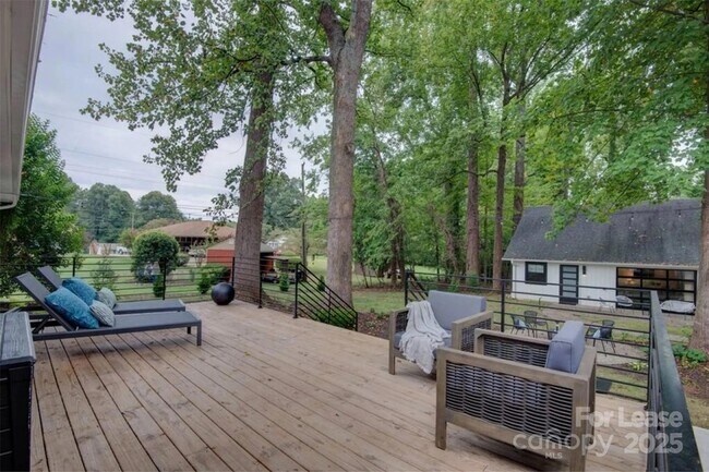 Building Photo - 3945 Rockfern Rd