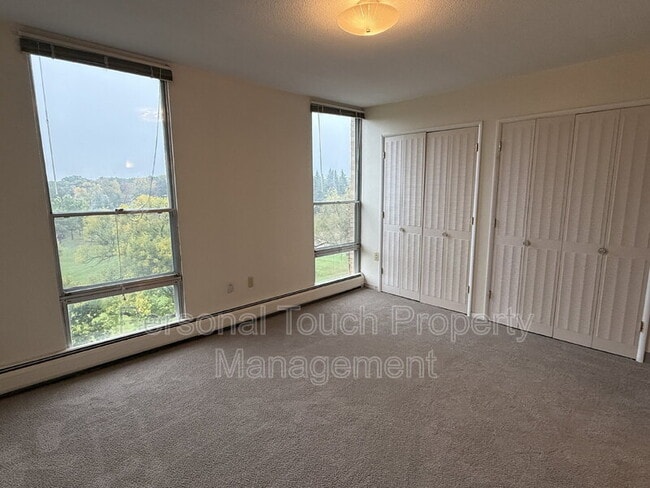 Building Photo - 501 7th St S
