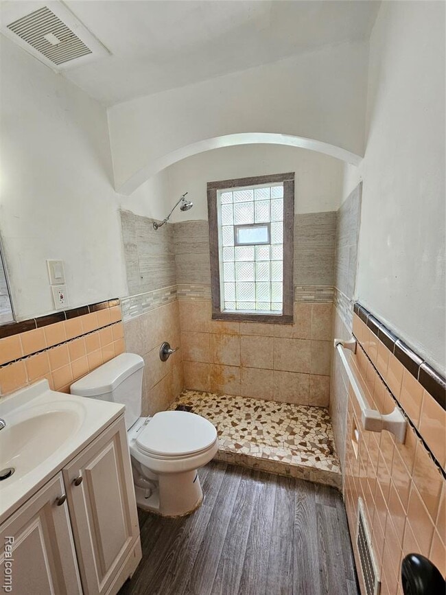 Building Photo - 7415 Artesian St