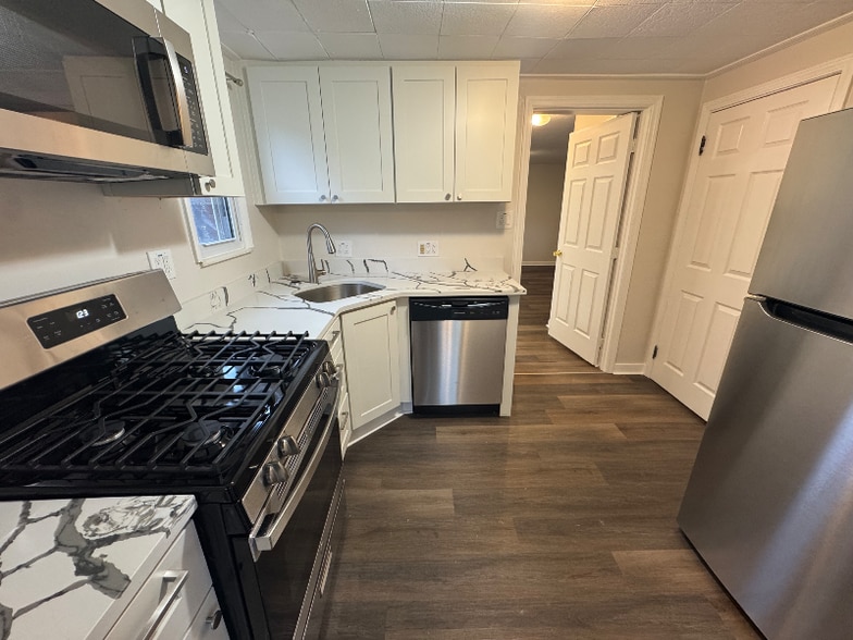 Building Photo - 416 Oak St