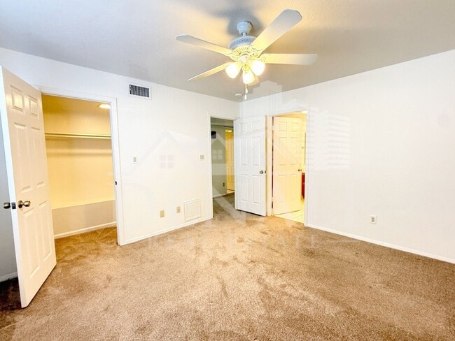 Building Photo - 15076 N Escondido Dr